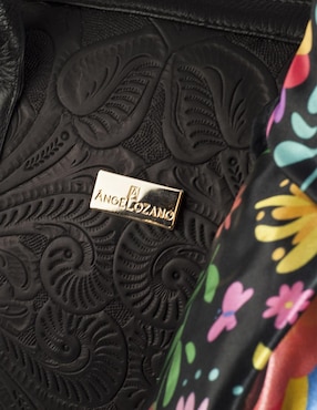 Bolsa tote AngeLozano piel Sugey negro con grabado tipo cincelado y mascada