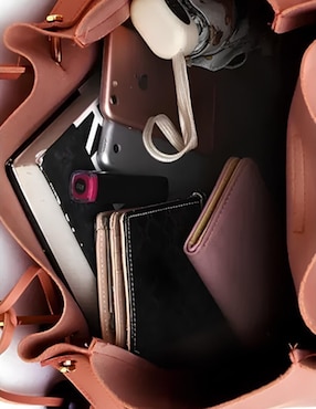 Bolsa crossbody Likëpink Textured Elegance de cuero para mujer