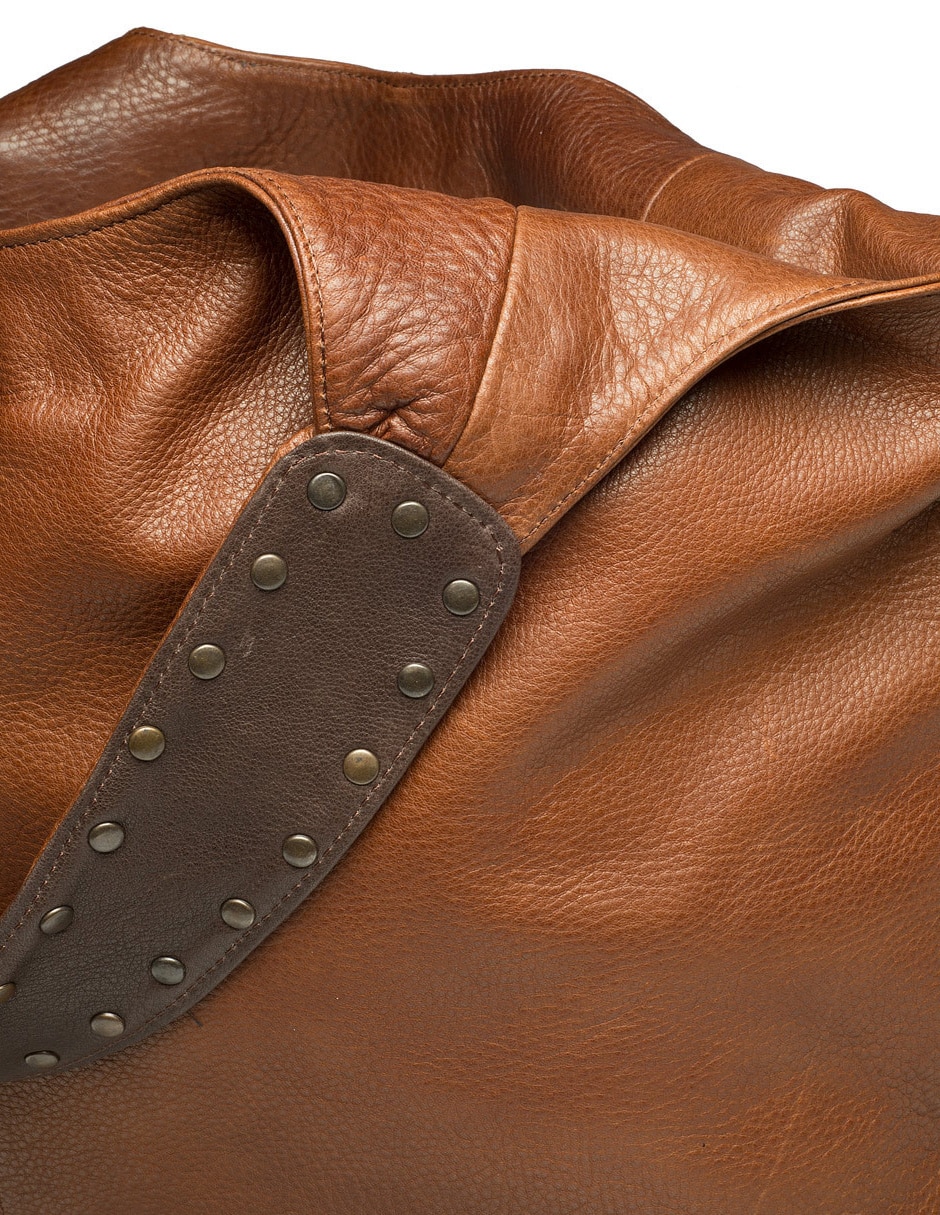 Bolsa hobo piel con pompón 4