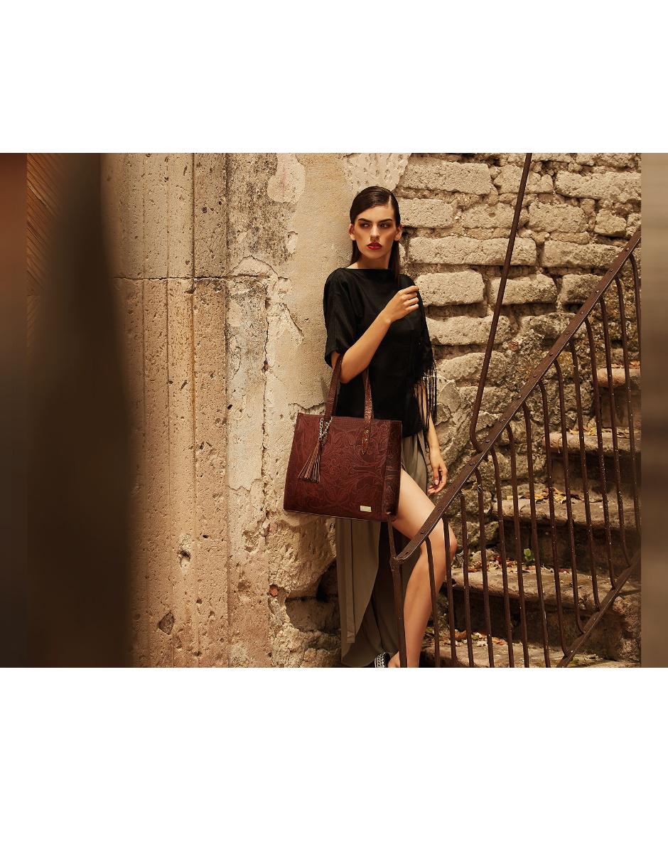 Bolsa tote Leonora piel broche texturizada 3