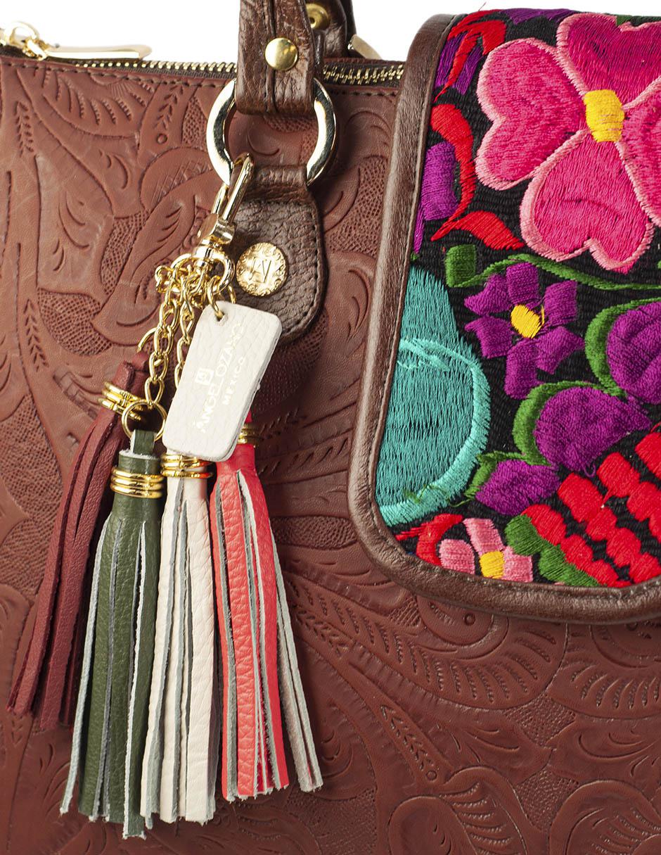 Bolsa tote piel café Flora con grabado y tapa de broche con telar 2