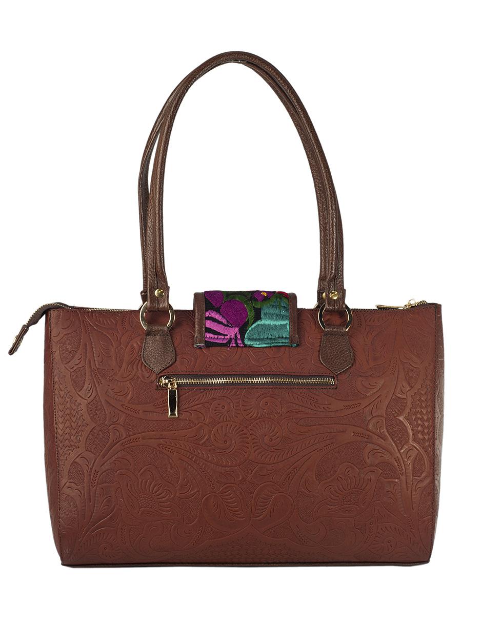 Bolsa tote piel café Flora con grabado y tapa de broche con telar 3