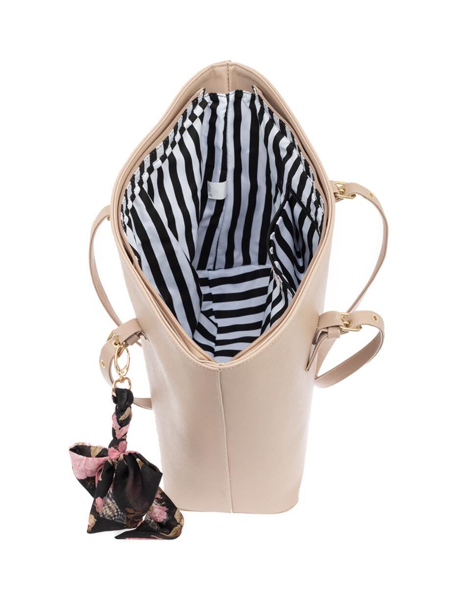 Bolsa tote con mascada colgante 5