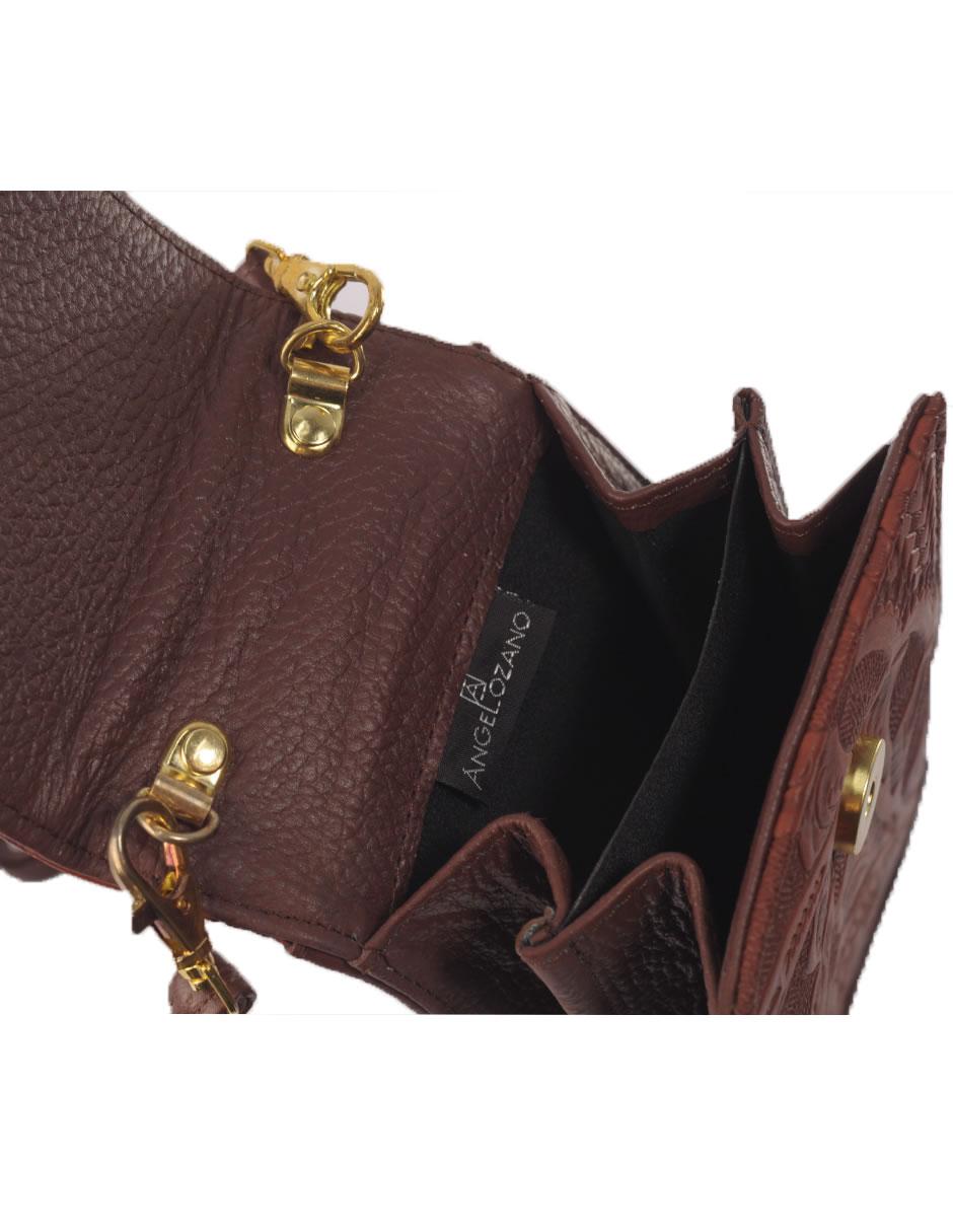 Bolsa crossbody Yuca piel porta celular con broche y grabado tipo cincelado