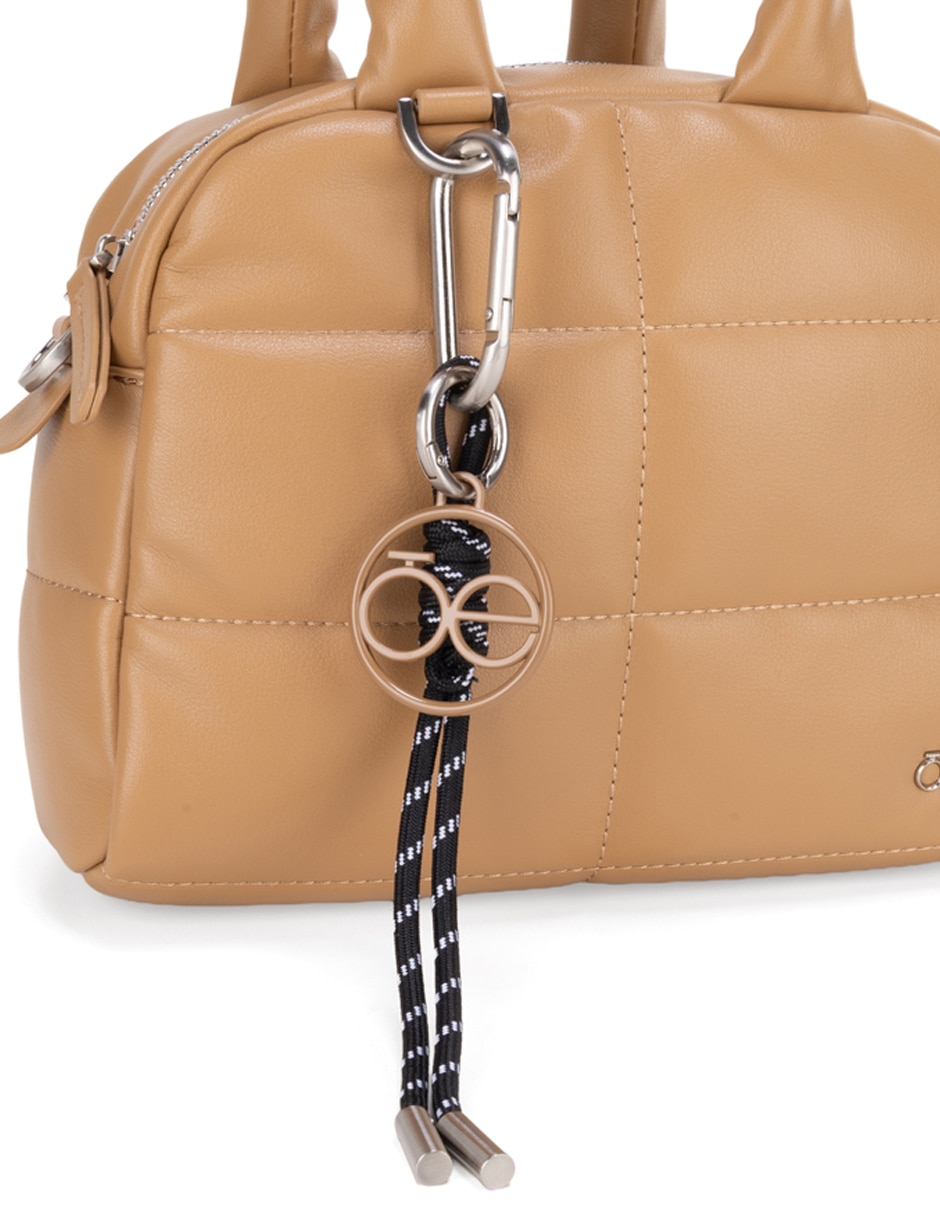 BOWLER CLOE, CAMELLO