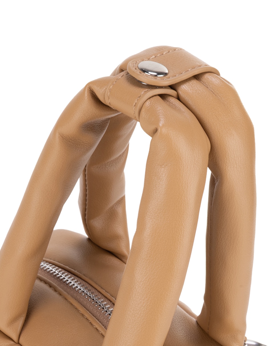 BOWLER CLOE, CAMELLO